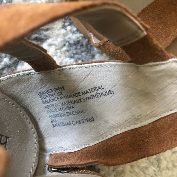 Hinge ‘Cora’ block heel sandal - Picture 6 of 8